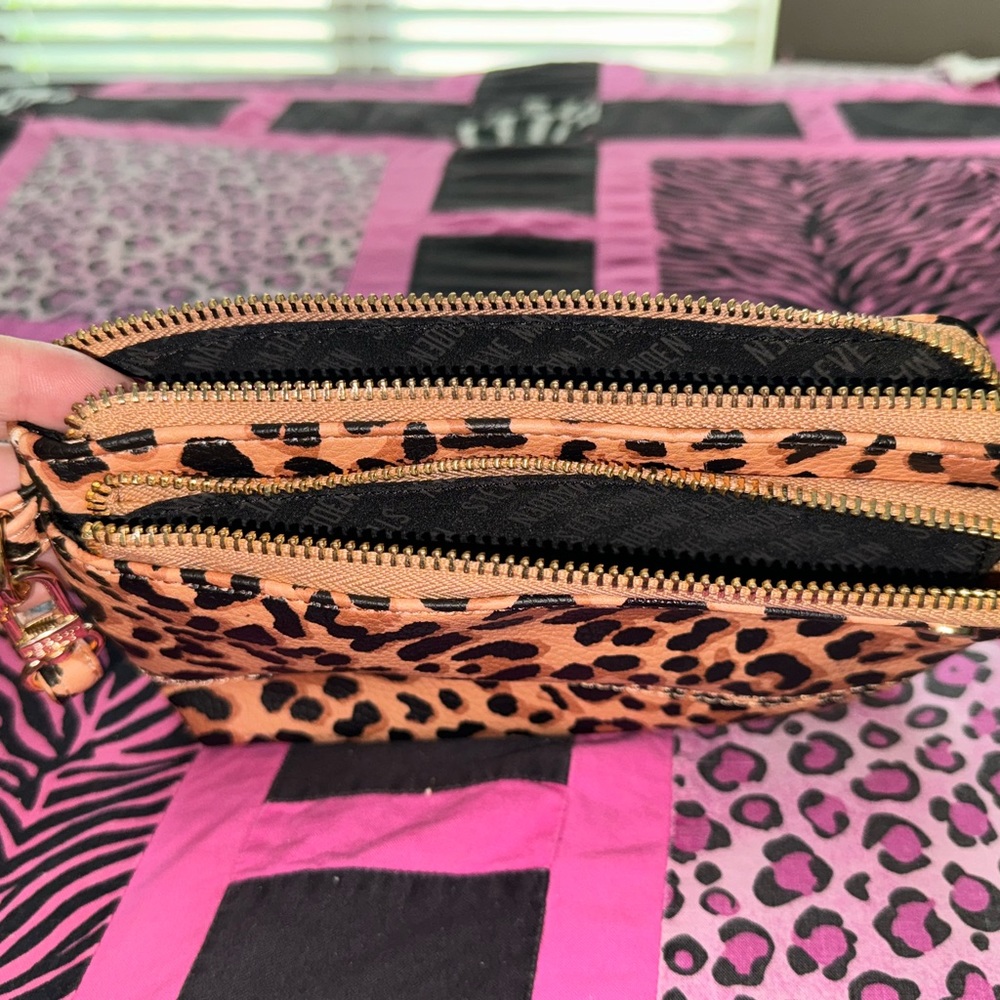 Steve Madden Leopard Print Wristlet - Picture 3 of 7
